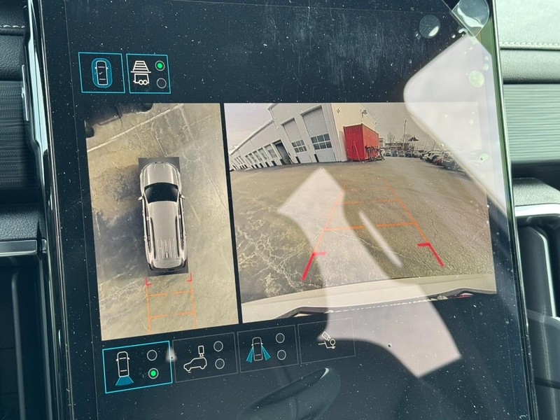 GMC Acadia Vehicle Image 14