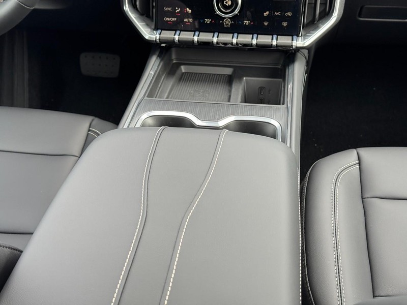 GMC Acadia Vehicle Image 09