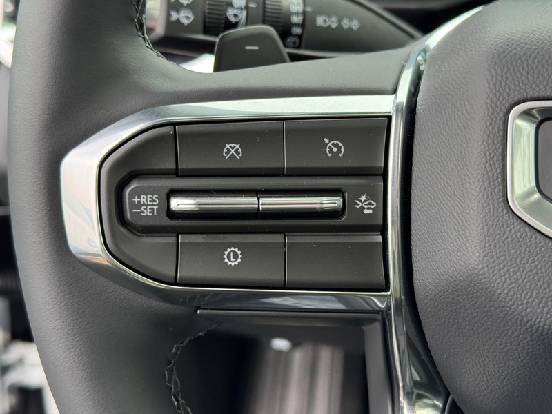 GMC Acadia Vehicle Image 10