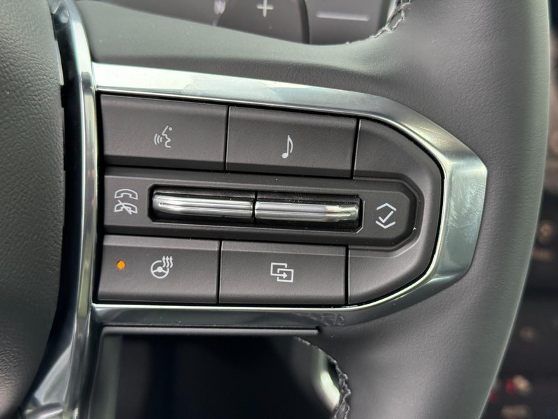 GMC Acadia Vehicle Image 11