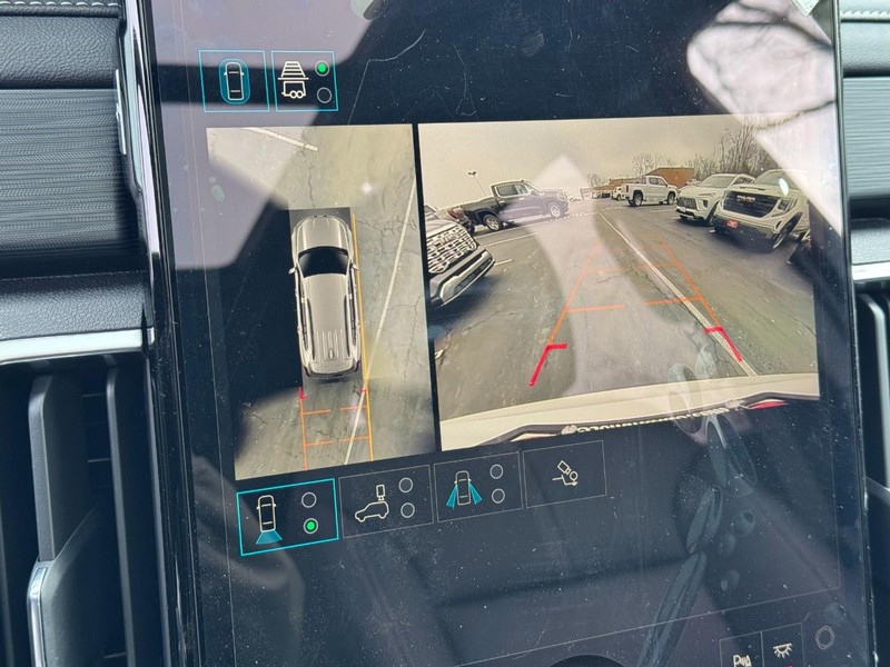 GMC Acadia Vehicle Image 13