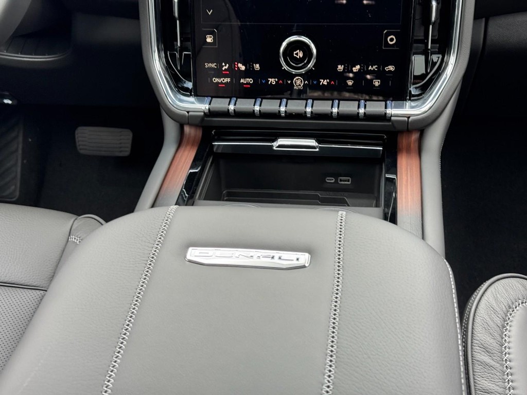 GMC Yukon XL Vehicle Image 10