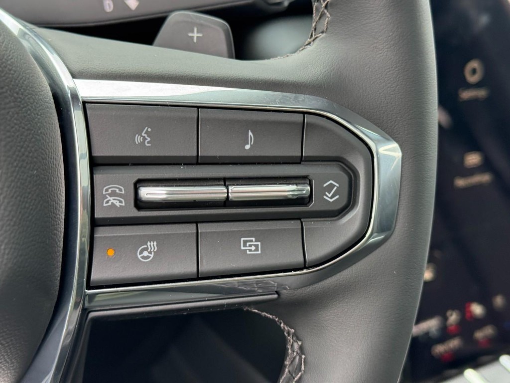 GMC Yukon XL Vehicle Image 13