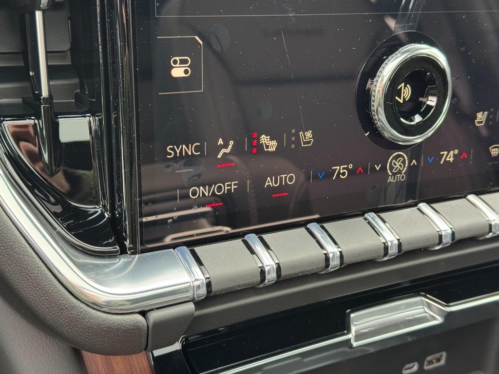 GMC Yukon XL Vehicle Image 14