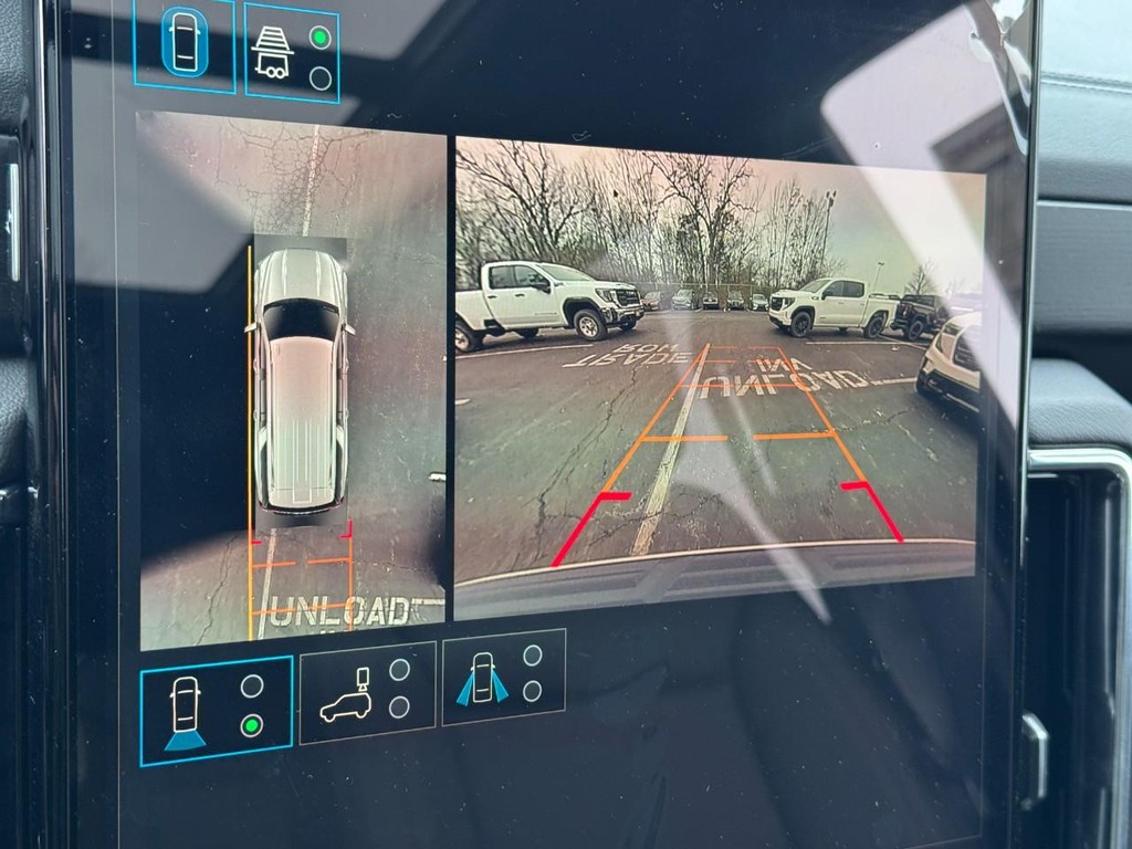 GMC Yukon XL Vehicle Image 16