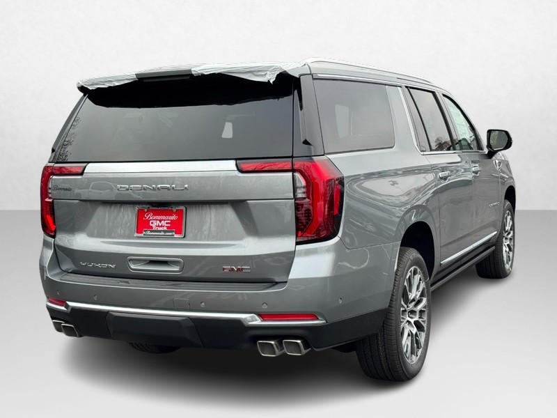 GMC Yukon XL Vehicle Image 03