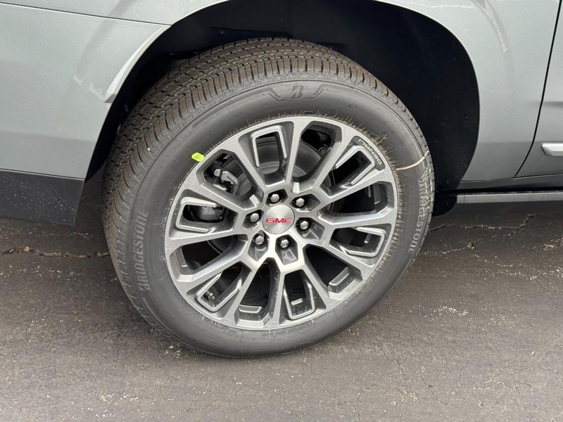 GMC Yukon XL Vehicle Image 04