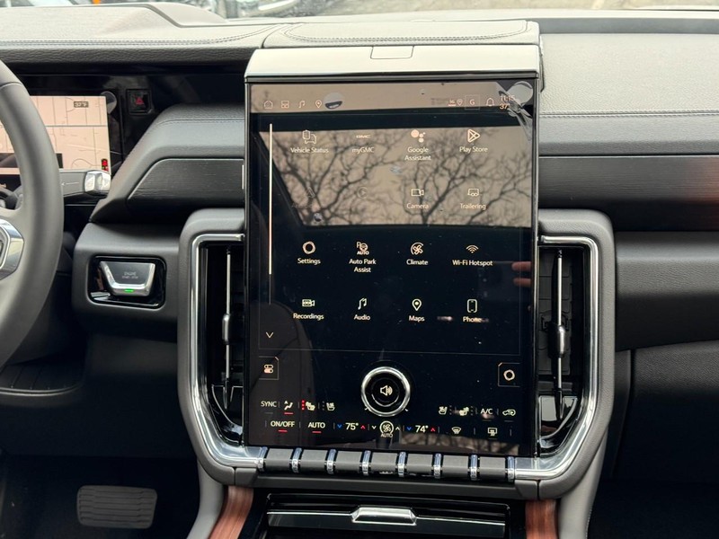 GMC Yukon XL Vehicle Image 09