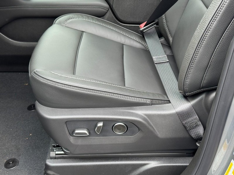 GMC Yukon XL Vehicle Image 17