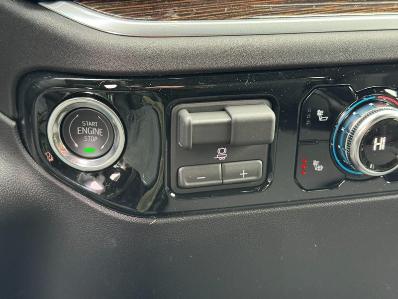 GMC Sierra 1500 Vehicle Image 12