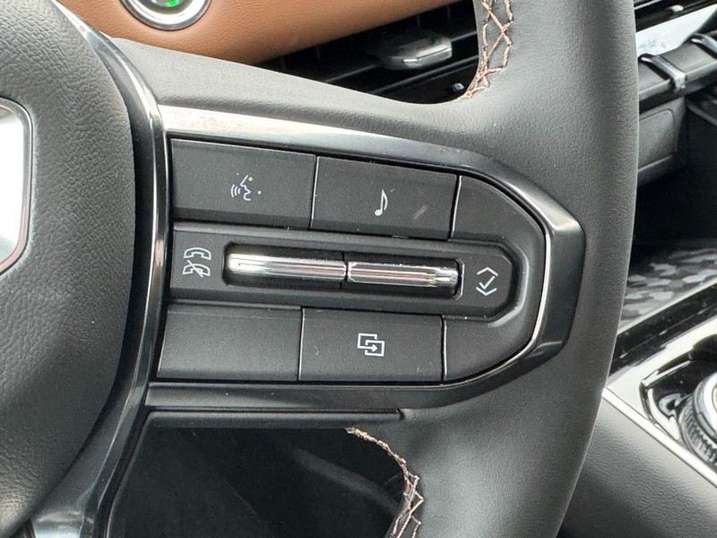 GMC Canyon Vehicle Image 11