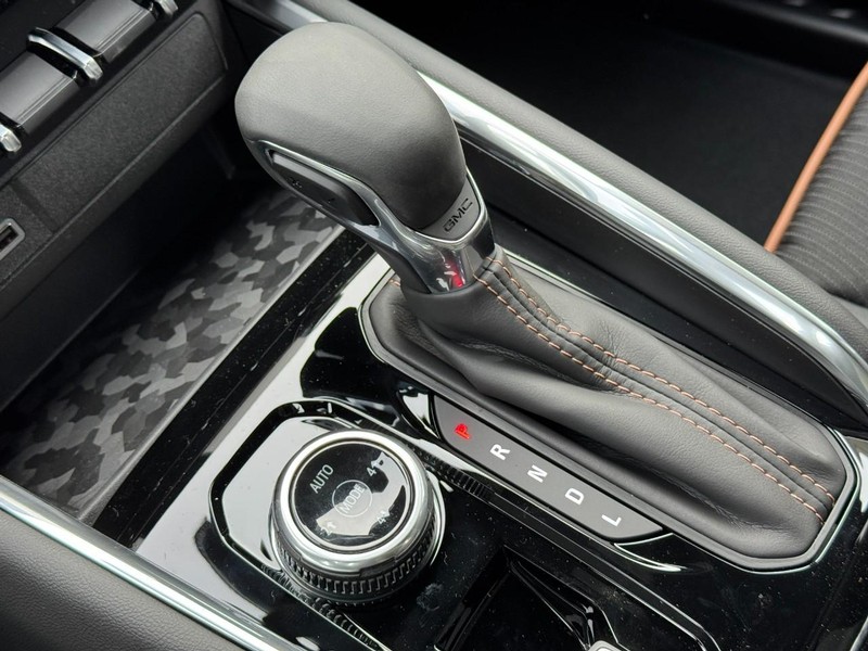 GMC Canyon Vehicle Image 12