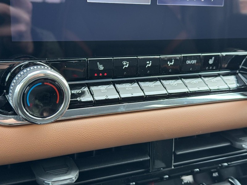 GMC Canyon Vehicle Image 13