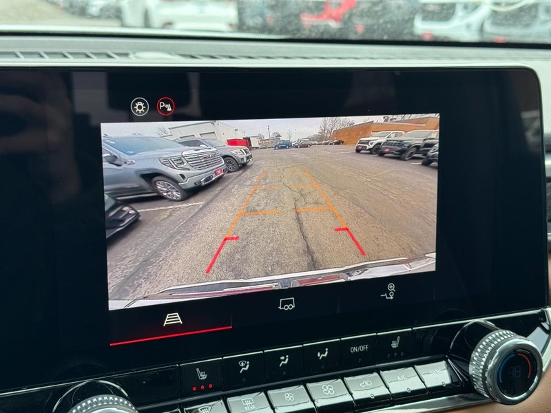 GMC Canyon Vehicle Image 14