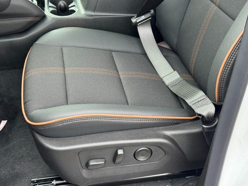 GMC Canyon Vehicle Image 15