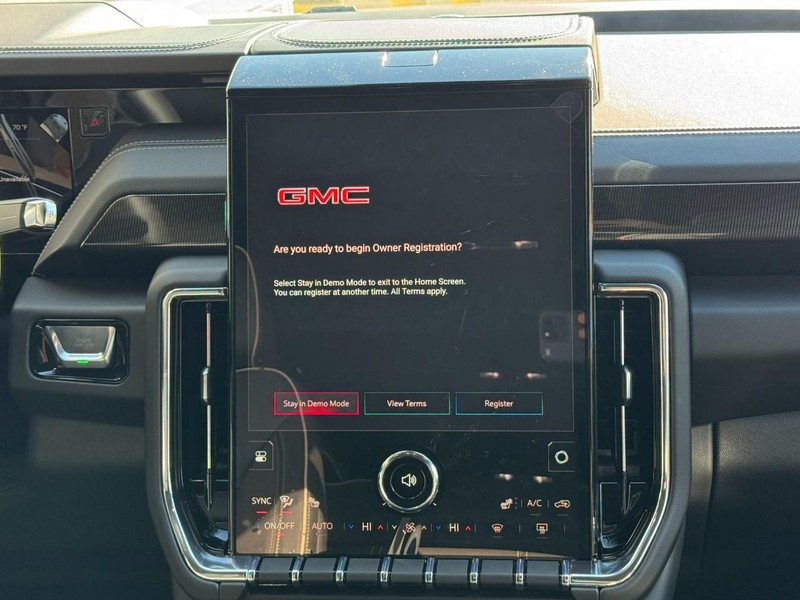 GMC Yukon Vehicle Image 08