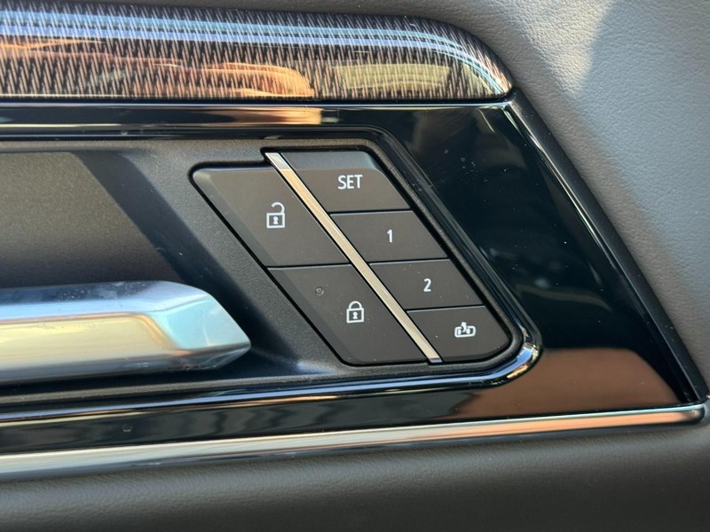 GMC Yukon Vehicle Image 10