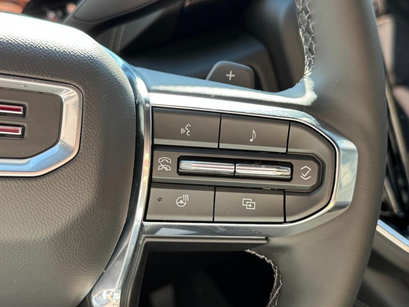 GMC Yukon Vehicle Image 12