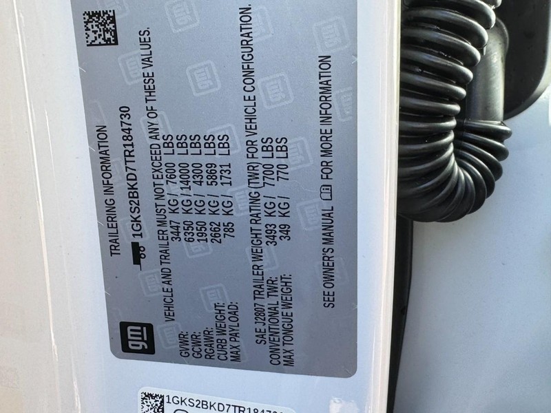 GMC Yukon Vehicle Image 16