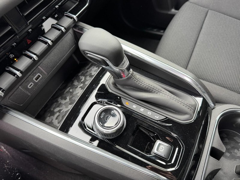 GMC Canyon Vehicle Image 11