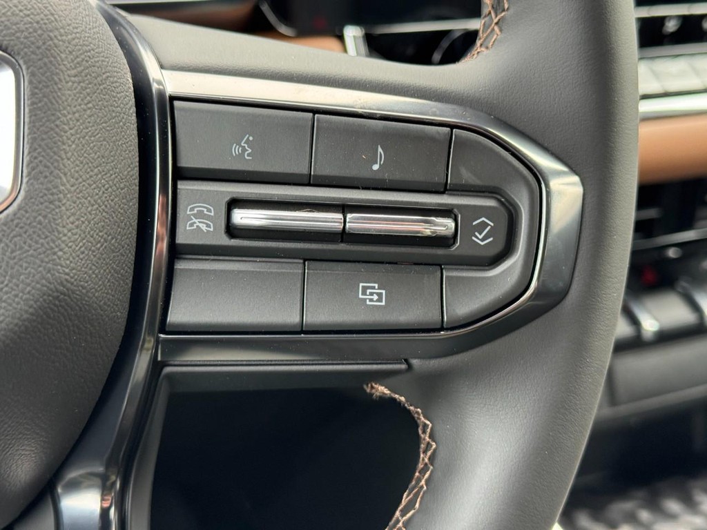 GMC Canyon Vehicle Image 11