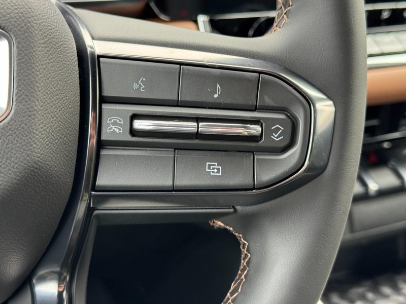 GMC Canyon Vehicle Image 11