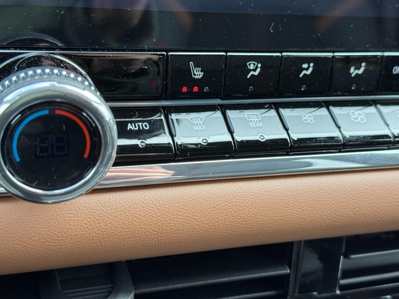 GMC Canyon Vehicle Image 13