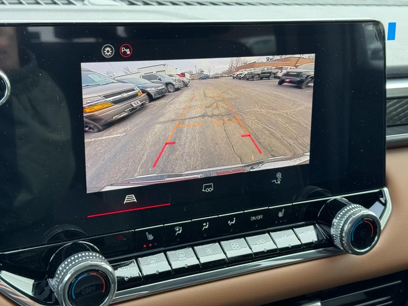 GMC Canyon Vehicle Image 14