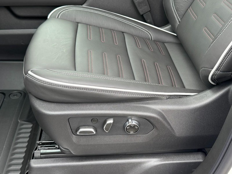 GMC Sierra 1500 Vehicle Image 16