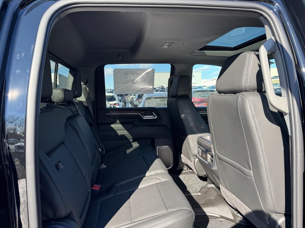 GMC Sierra 2500HD Vehicle Image 05