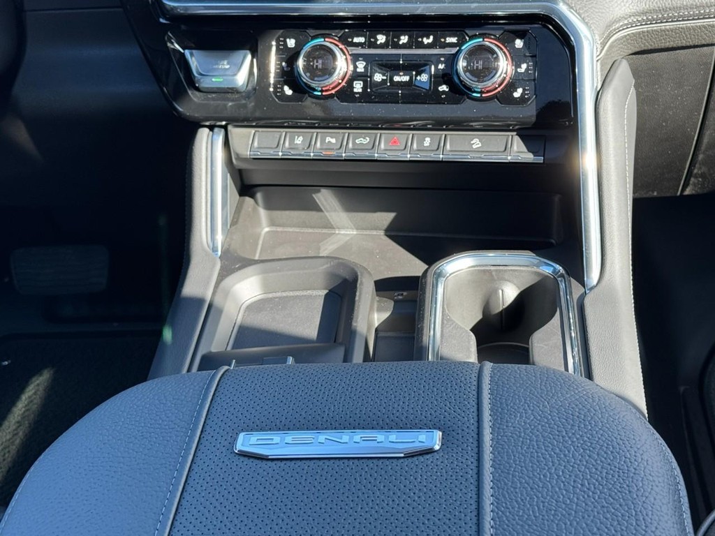 GMC Sierra 2500HD Vehicle Image 09