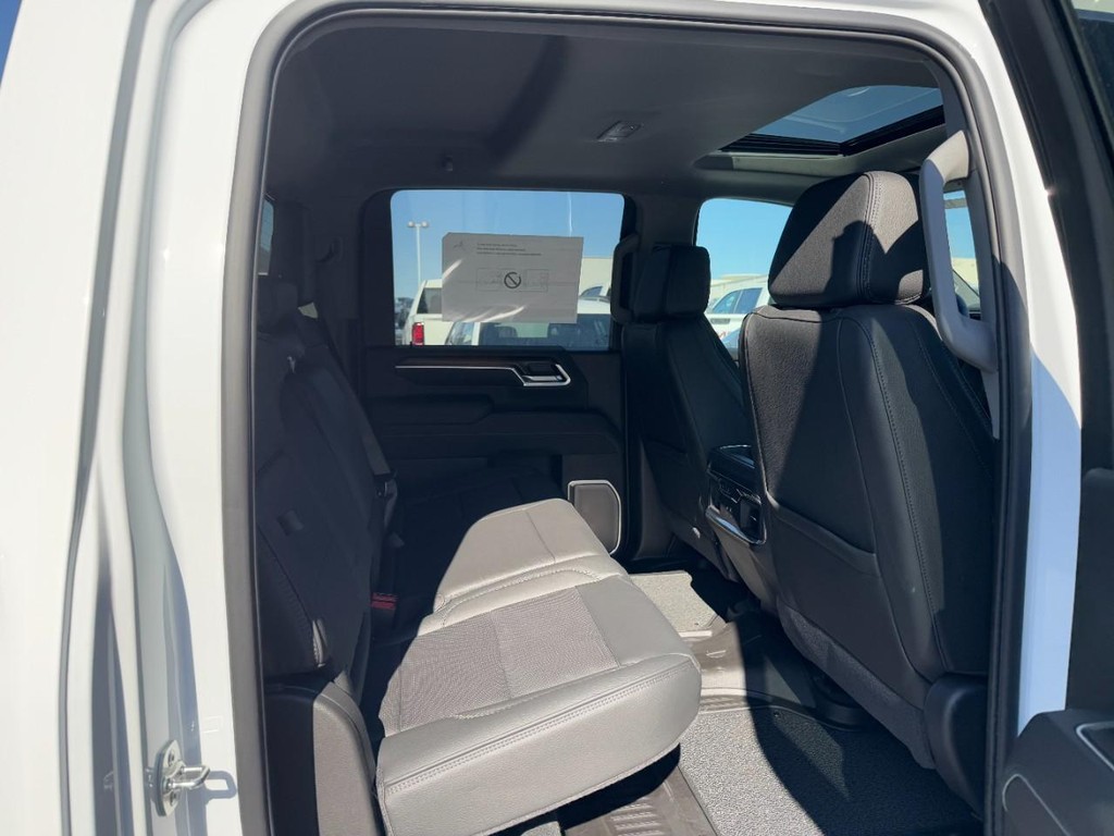 GMC Sierra 2500HD Vehicle Image 05