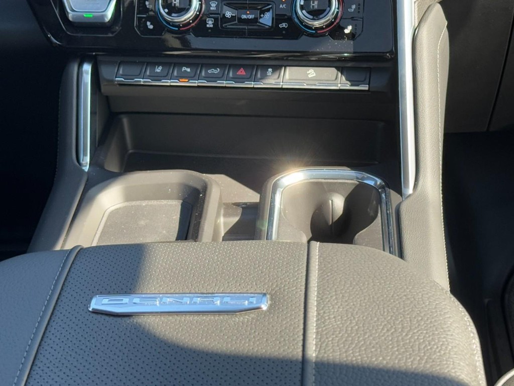 GMC Sierra 2500HD Vehicle Image 09