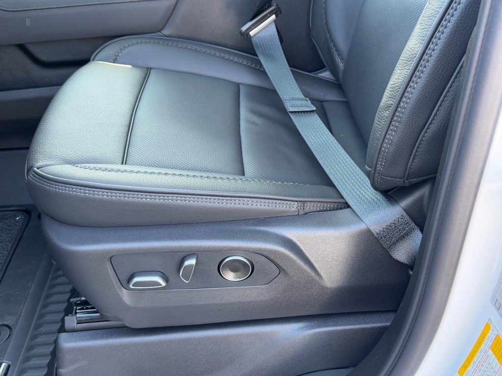 GMC Sierra 2500HD Vehicle Image 15