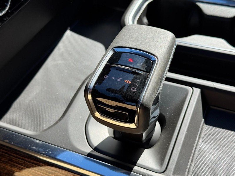 GMC Sierra 1500 Vehicle Image 12