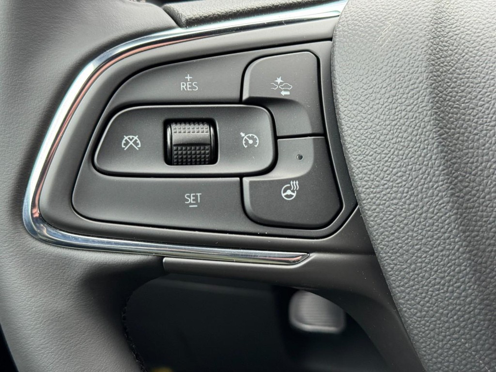 Buick Envista Vehicle Image 10