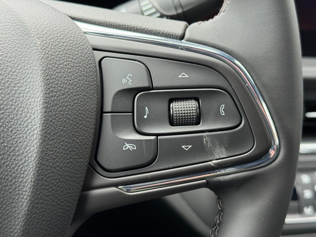 Buick Envista Vehicle Image 11