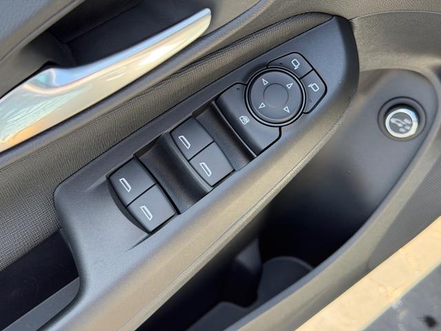 Buick Envista Vehicle Image 13