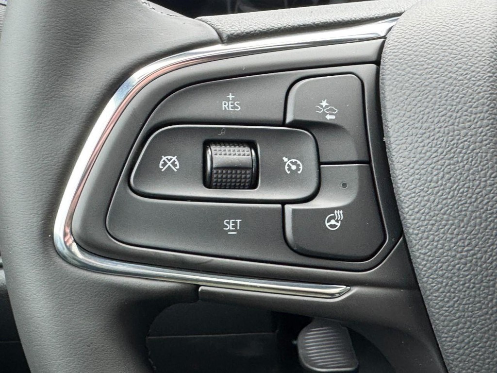 Buick Envista Vehicle Image 10