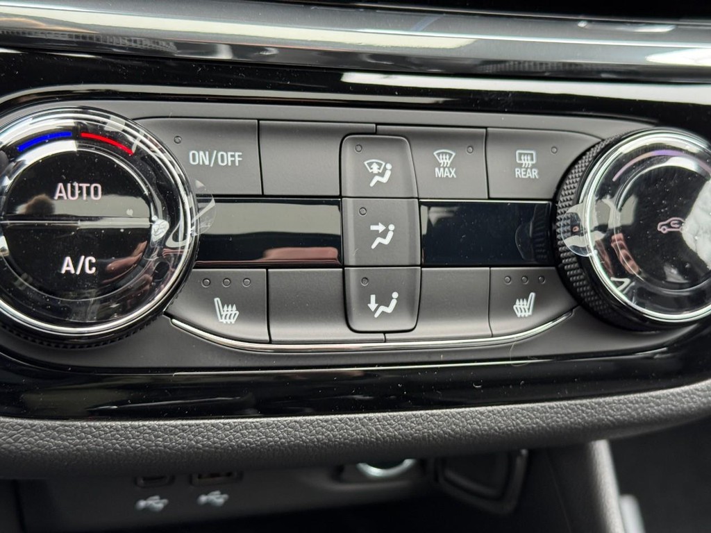 Buick Envista Vehicle Image 13