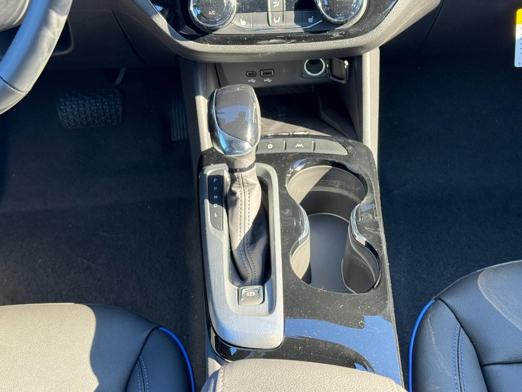 Buick Envista Vehicle Image 09