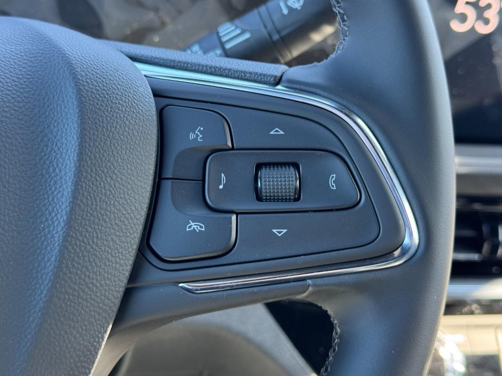 Buick Envista Vehicle Image 11