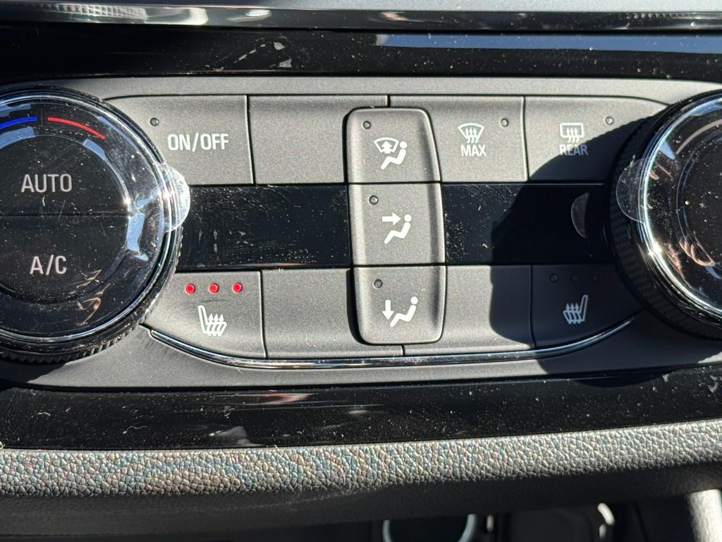 Buick Envista Vehicle Image 12