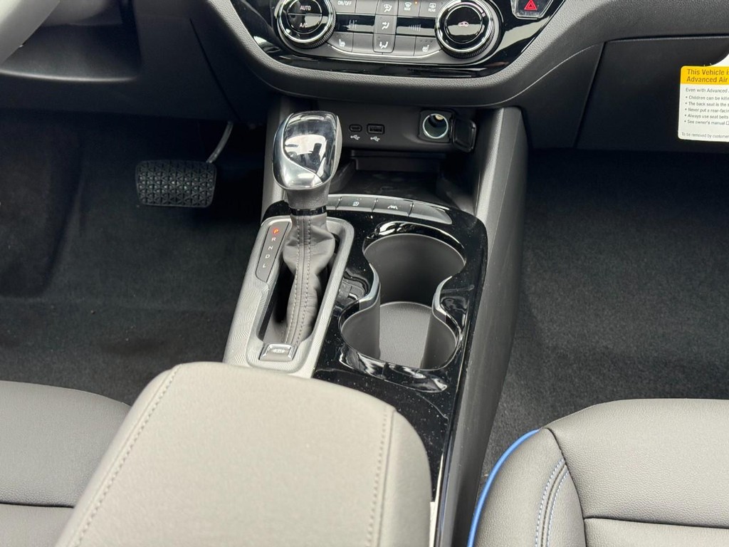 Buick Envista Vehicle Image 09