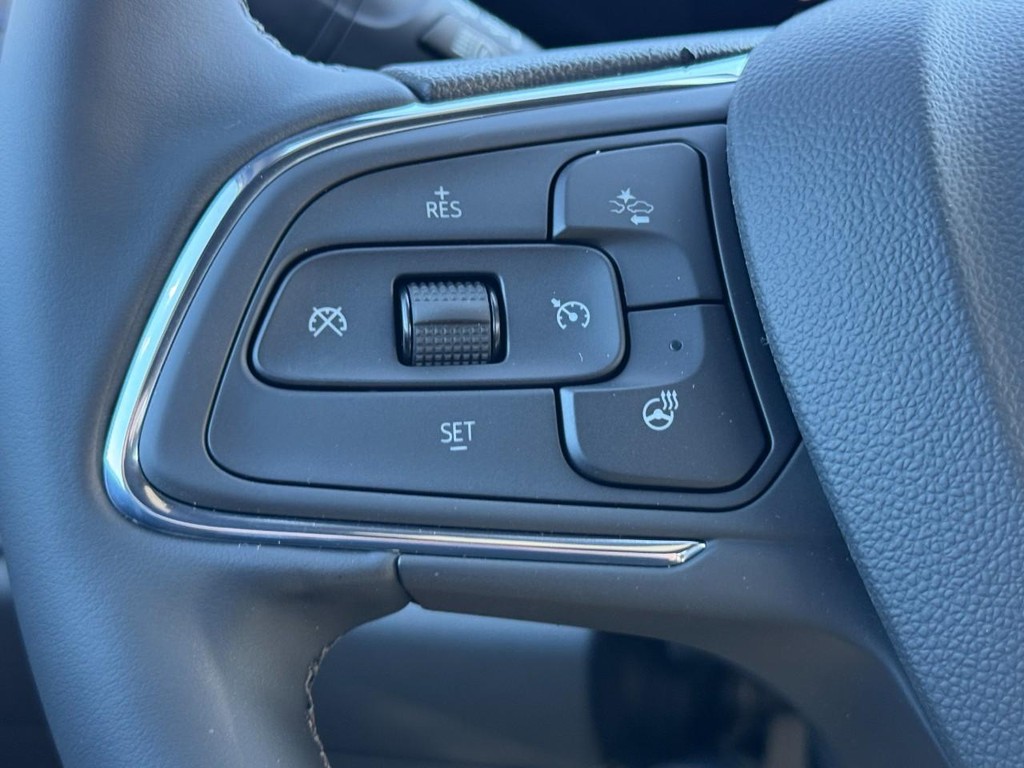 Buick Envista Vehicle Image 10