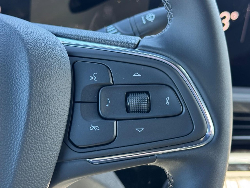 Buick Envista Vehicle Image 11