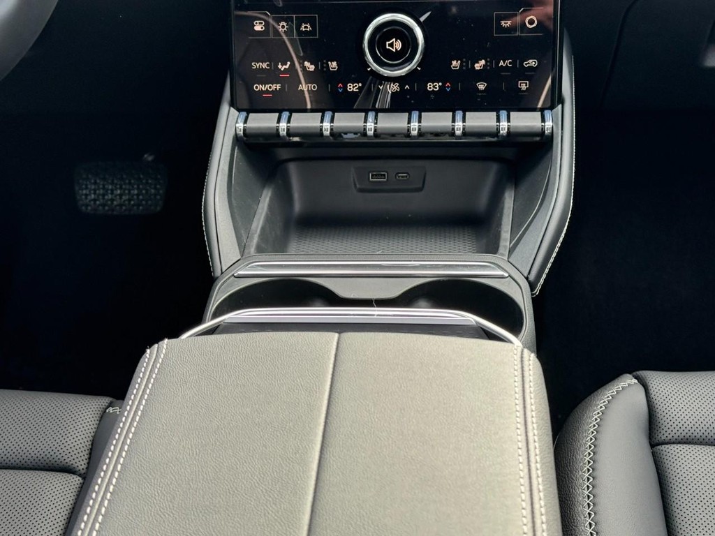 GMC Terrain Vehicle Image 09