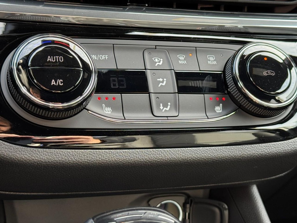 Buick Envista Vehicle Image 12