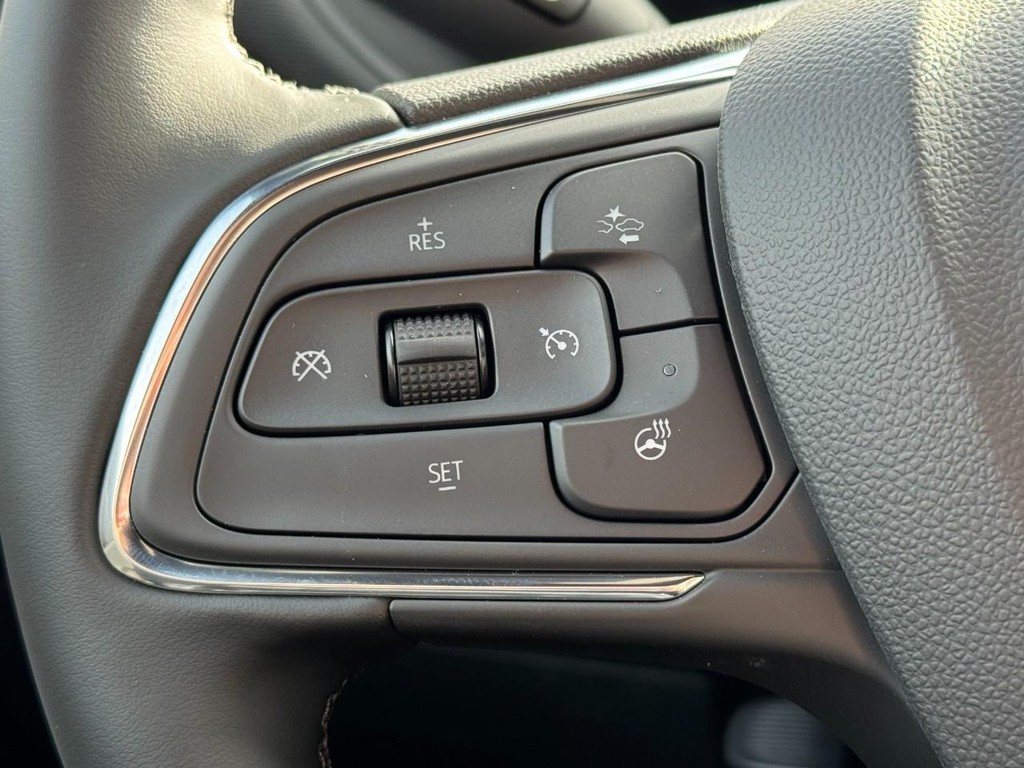 Buick Envista Vehicle Image 10