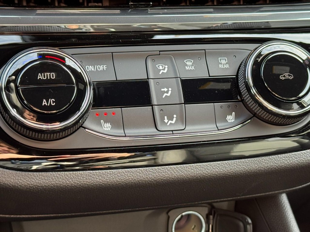 Buick Envista Vehicle Image 12